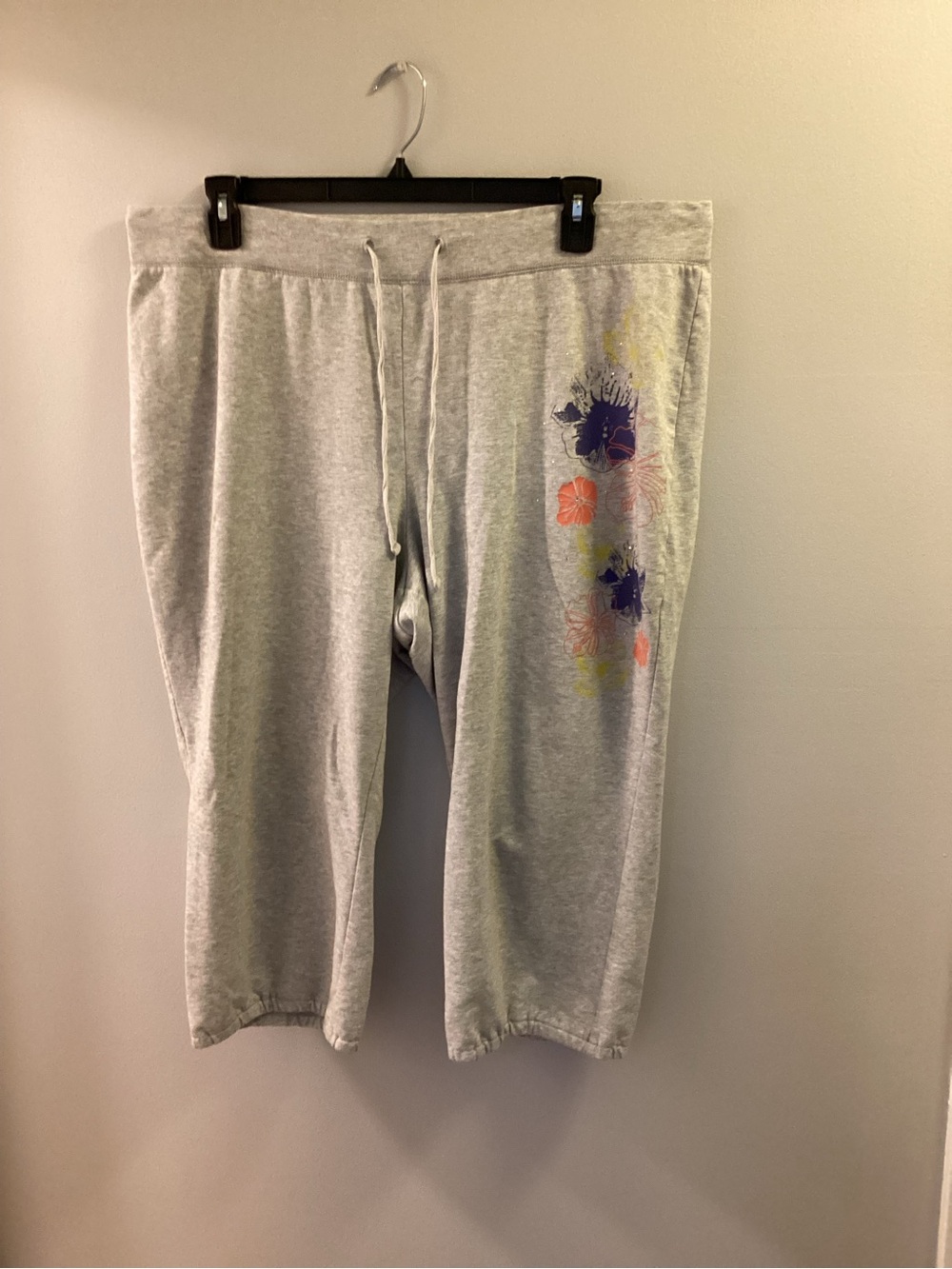Lane Bryant 18/20 Gray Floral Capri Lounge Pants Drawstring Plus Size - Picture 2 of 13